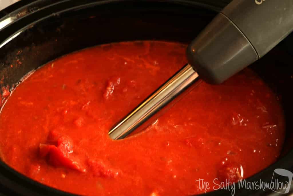 hand-blender-in-tomatoes