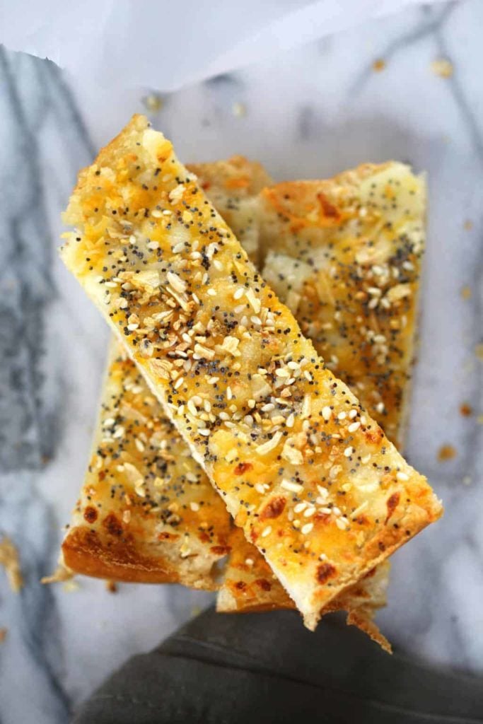 everything-bagel-cheese-bread2