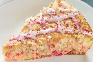 strawberry-swirl-cake