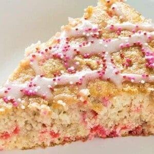 strawberry-swirl-cake