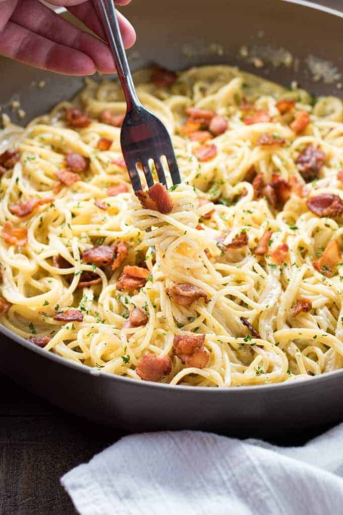 One Pan Bacon Ranch Garlic Parmesan Pasta - The Salty Marshmallow