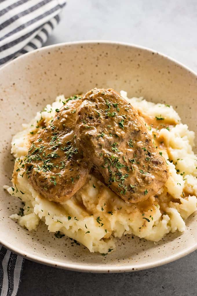 https://thesaltymarshmallow.com/wp-content/uploads/2018/01/slow-cooker-pork-chops3.jpg