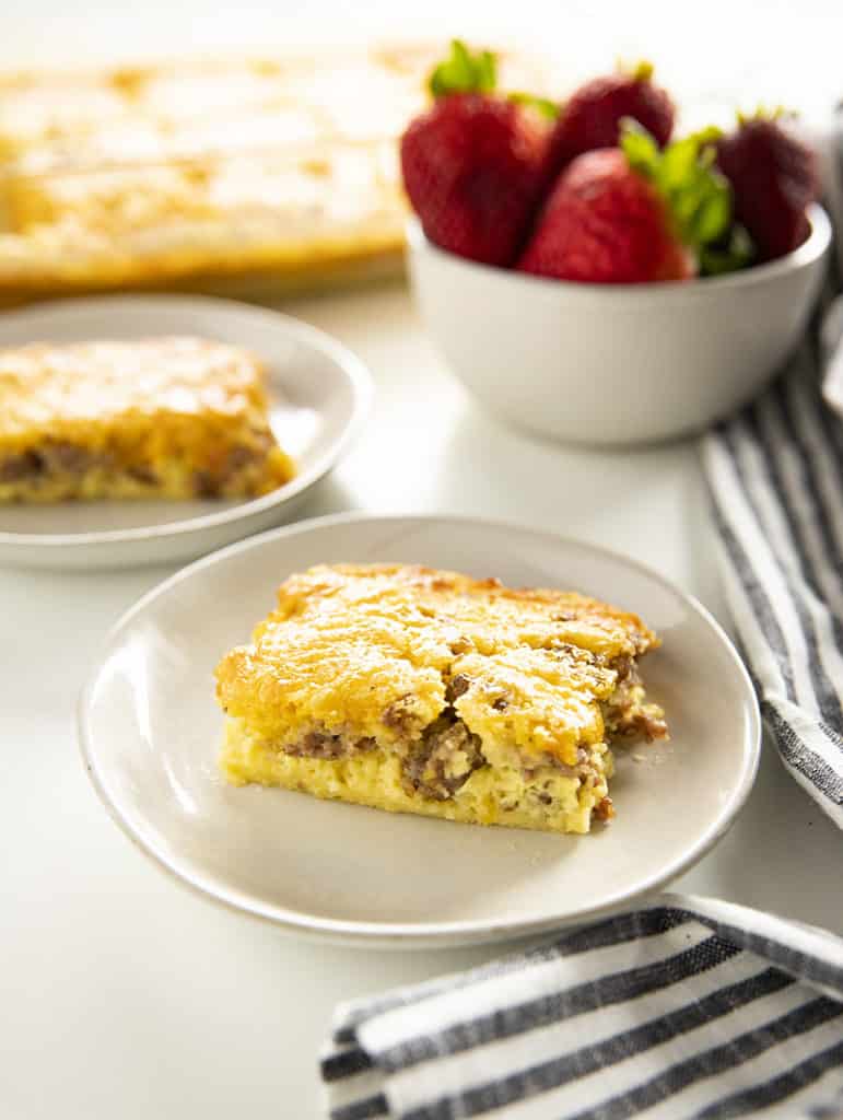 https://thesaltymarshmallow.com/wp-content/uploads/2018/06/bisquick-breakfast-casserole3-771x1024.jpg