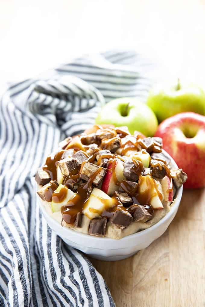 caramel apple dip with snickers