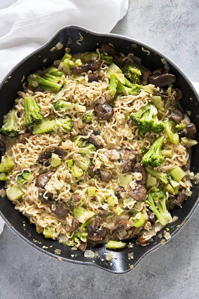 ramen noodles recipe with broccoli mushrooms garlic
