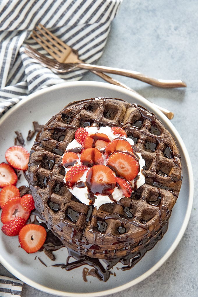 chocolate waffles with strawberries 