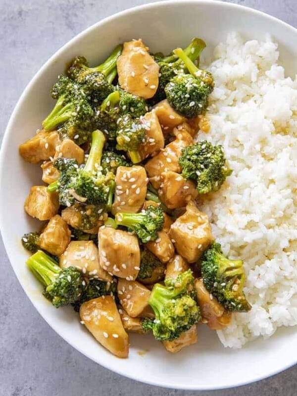 chinese chicken and broccoli in a bowl
