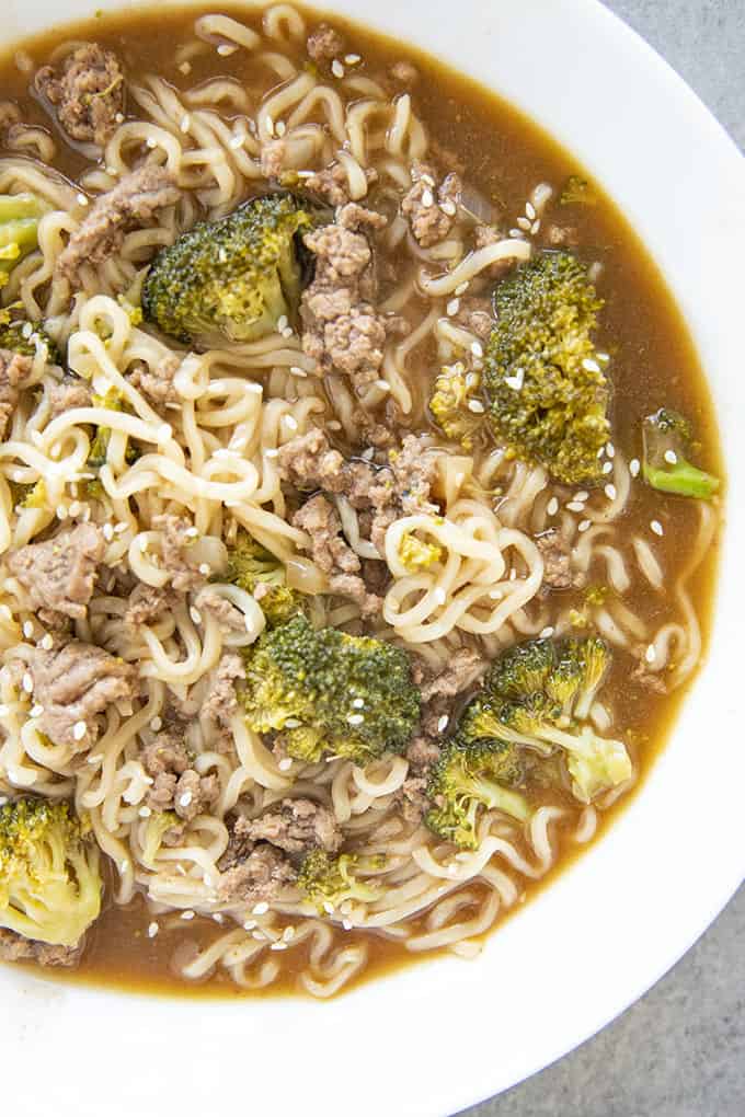 ramen soup with beef and broccoli