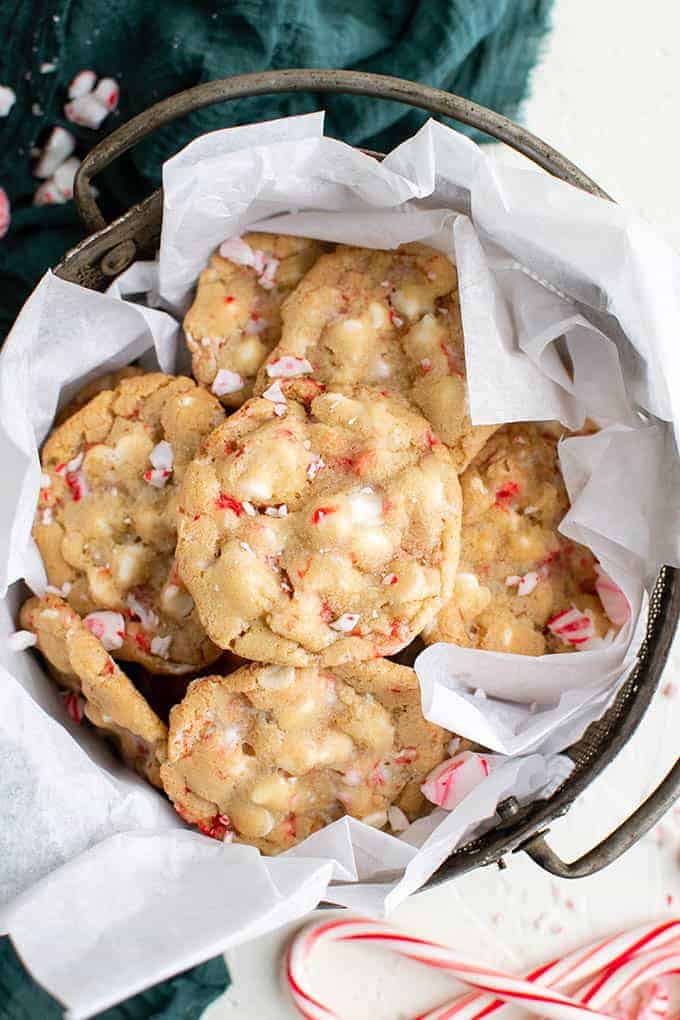 peppermint cookies in a bowl