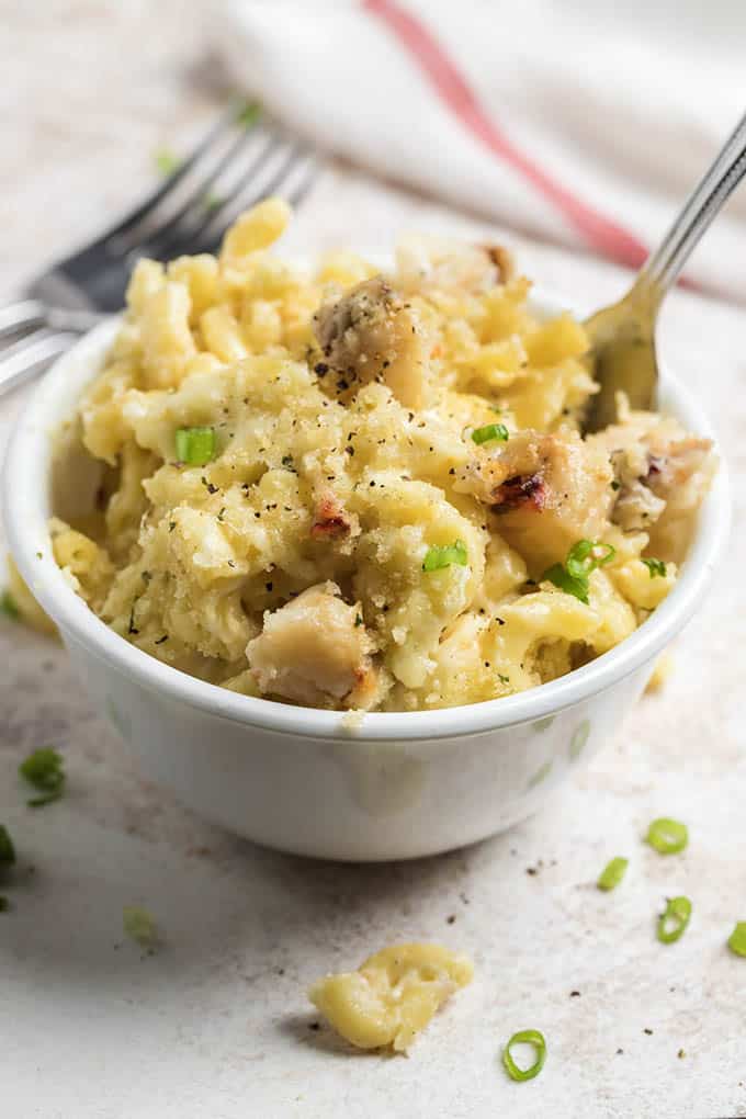 Macaroni au fromage au homard dans un bol