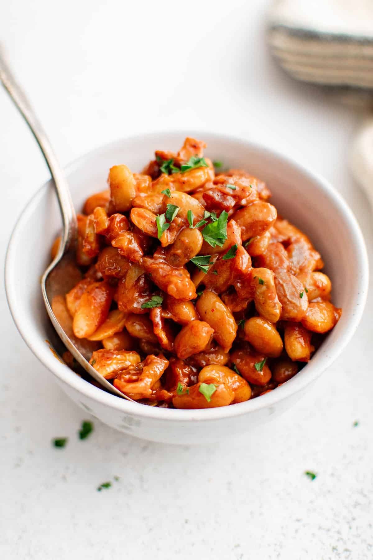 baked beans in a bowl 