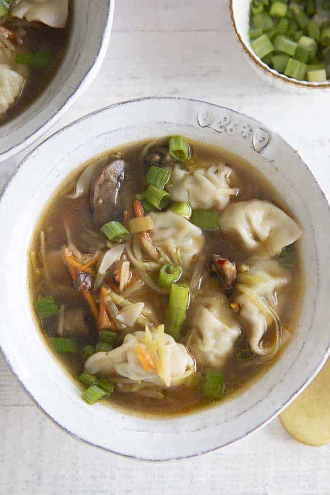 Easy 10-Minute Chicken Wonton Soup - WINNIESBALANCE