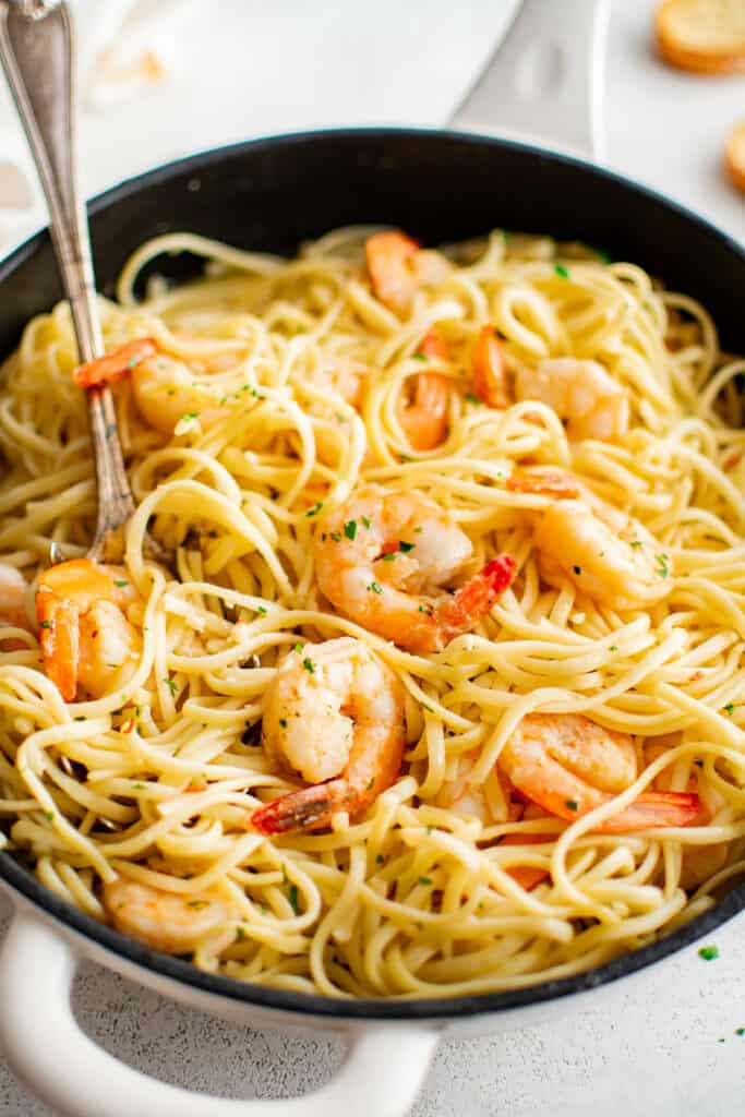 garlic butter shrimp scampi with pasta