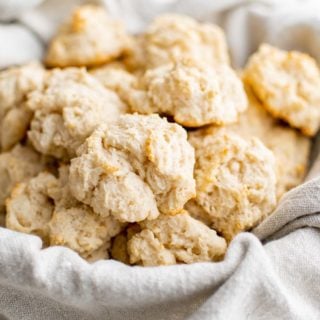 déposer des biscuits