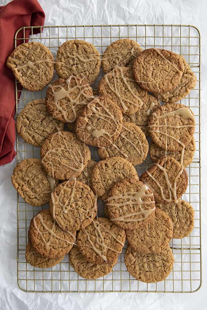 peanut butter maple cookies on a cooling rack