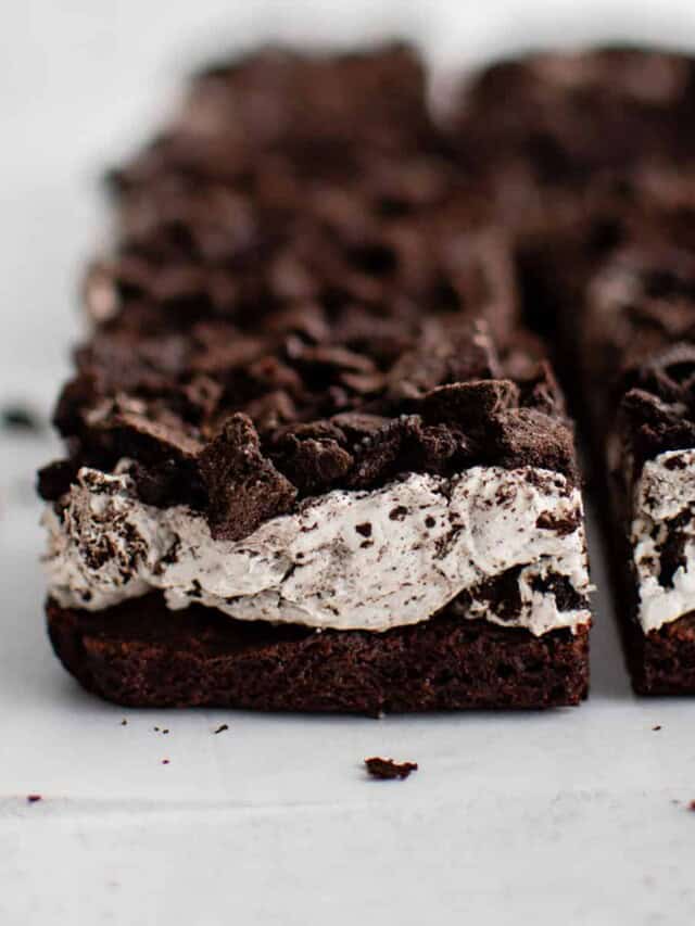 Brownie Bottom Oreo Cheesecake Bars - The Salty Marshmallow