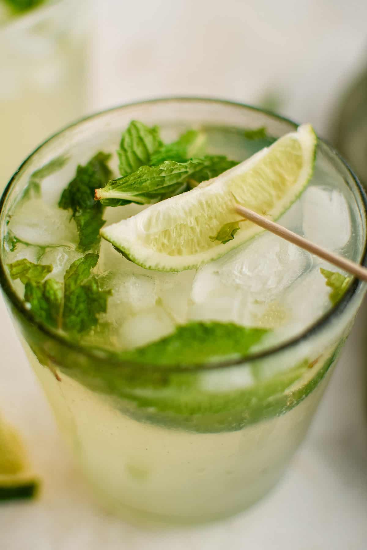 photo of a mojito cocktail in a glass 