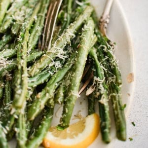 photo of roasted green beans on a plate