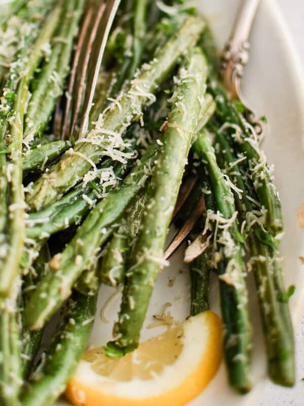 photo of roasted green beans on a plate