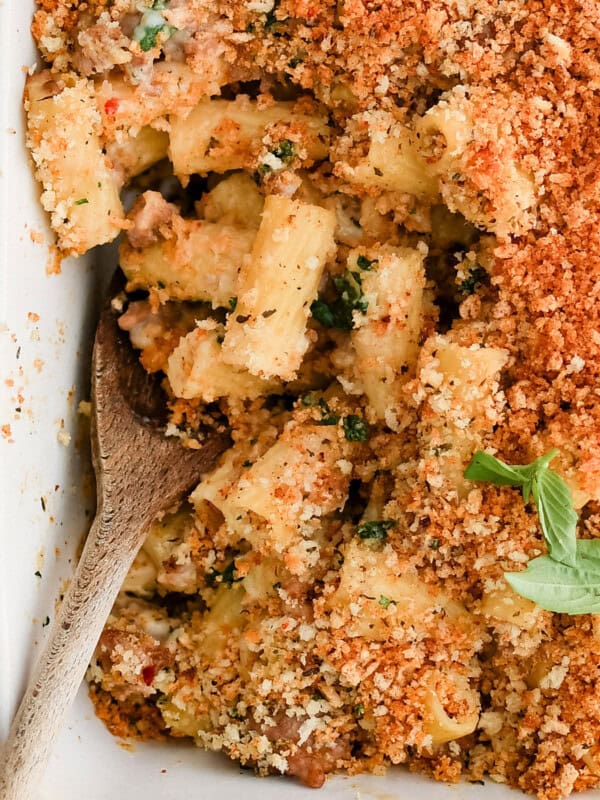 rigatoni with three cheese sauce and breadcrumbs