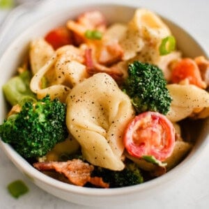 blt tortellini salad with broccoli