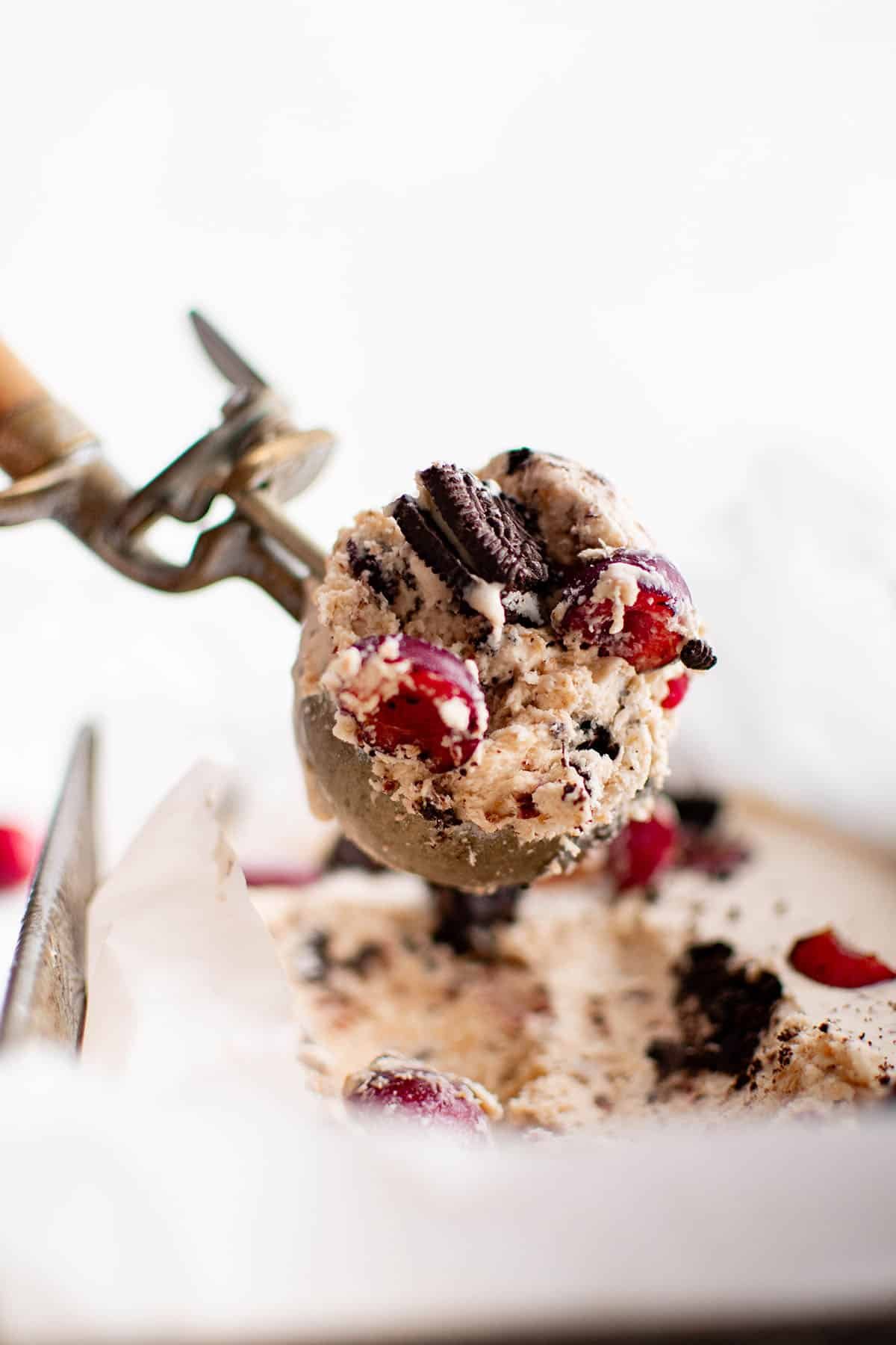 no churn cherry oreo ice cream in an ice cream scoop