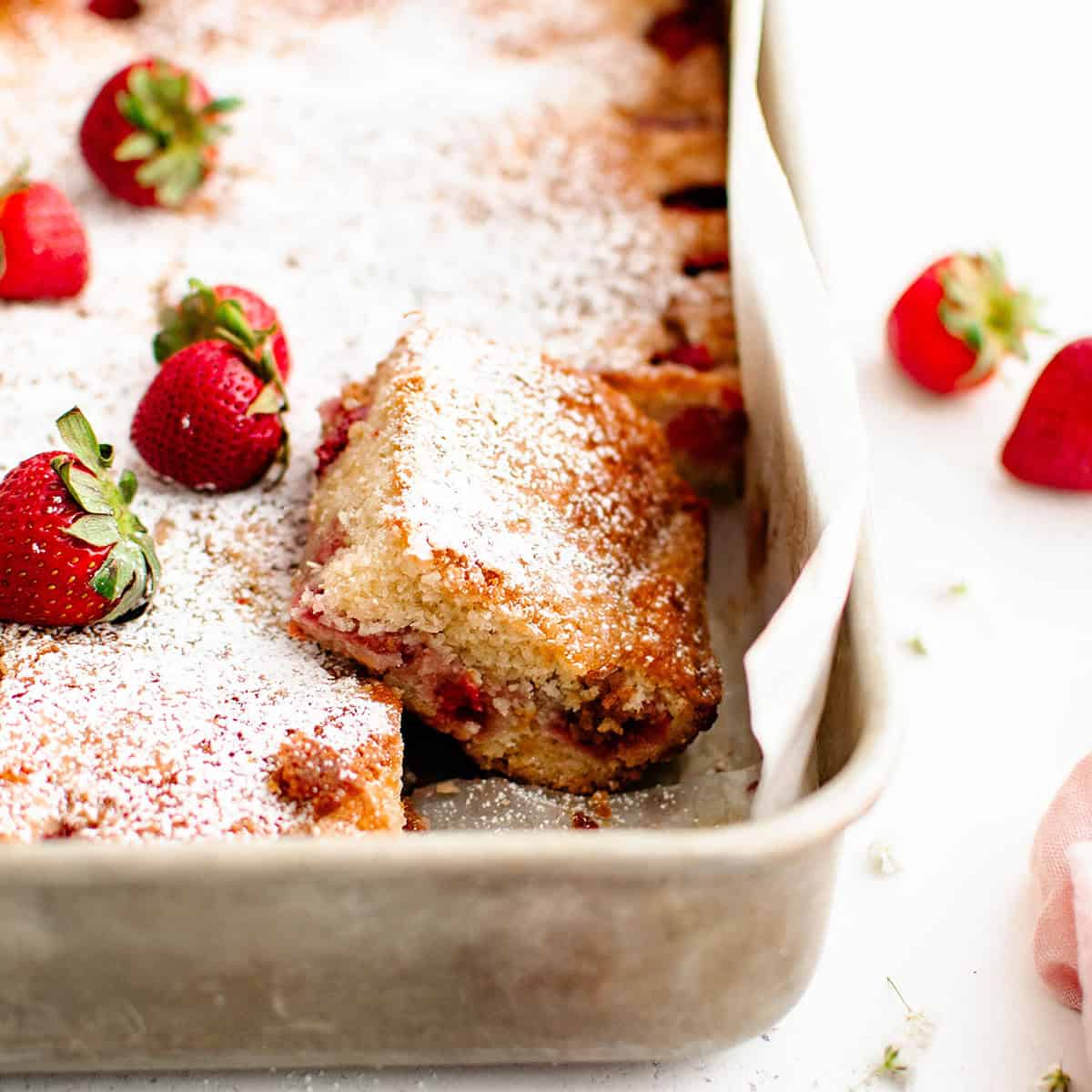 Easy Strawberry Cake